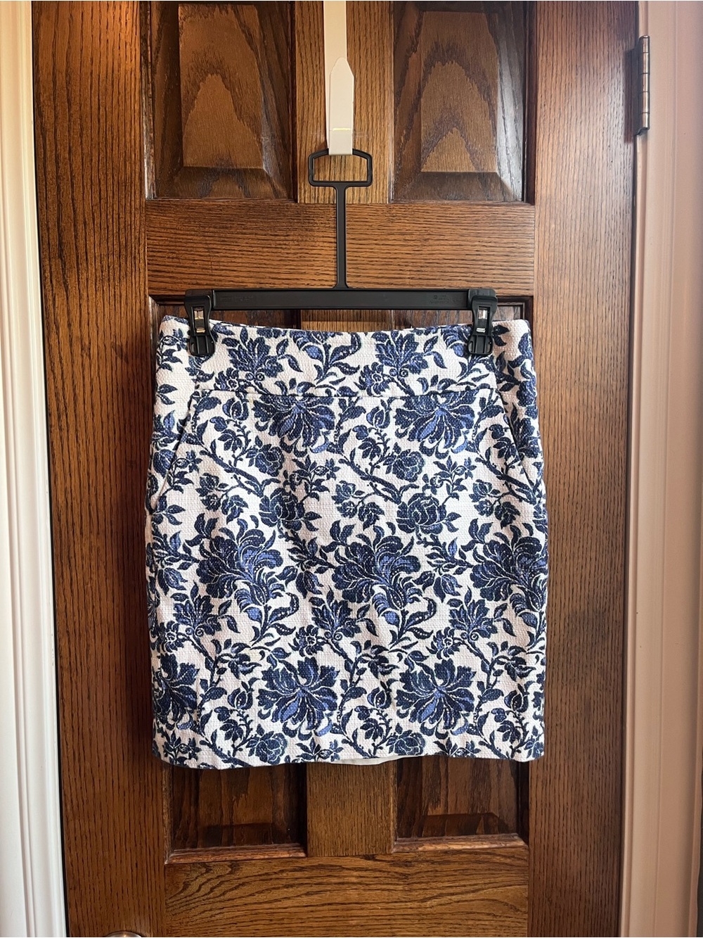 Ann Taylor Blue and White Floral Jacquard Pencil Skirt